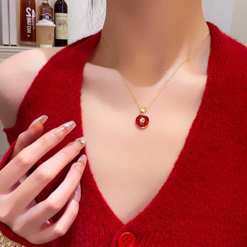 おしゃれを引き立てる！存在感のある魅力的な金のネックレス5選