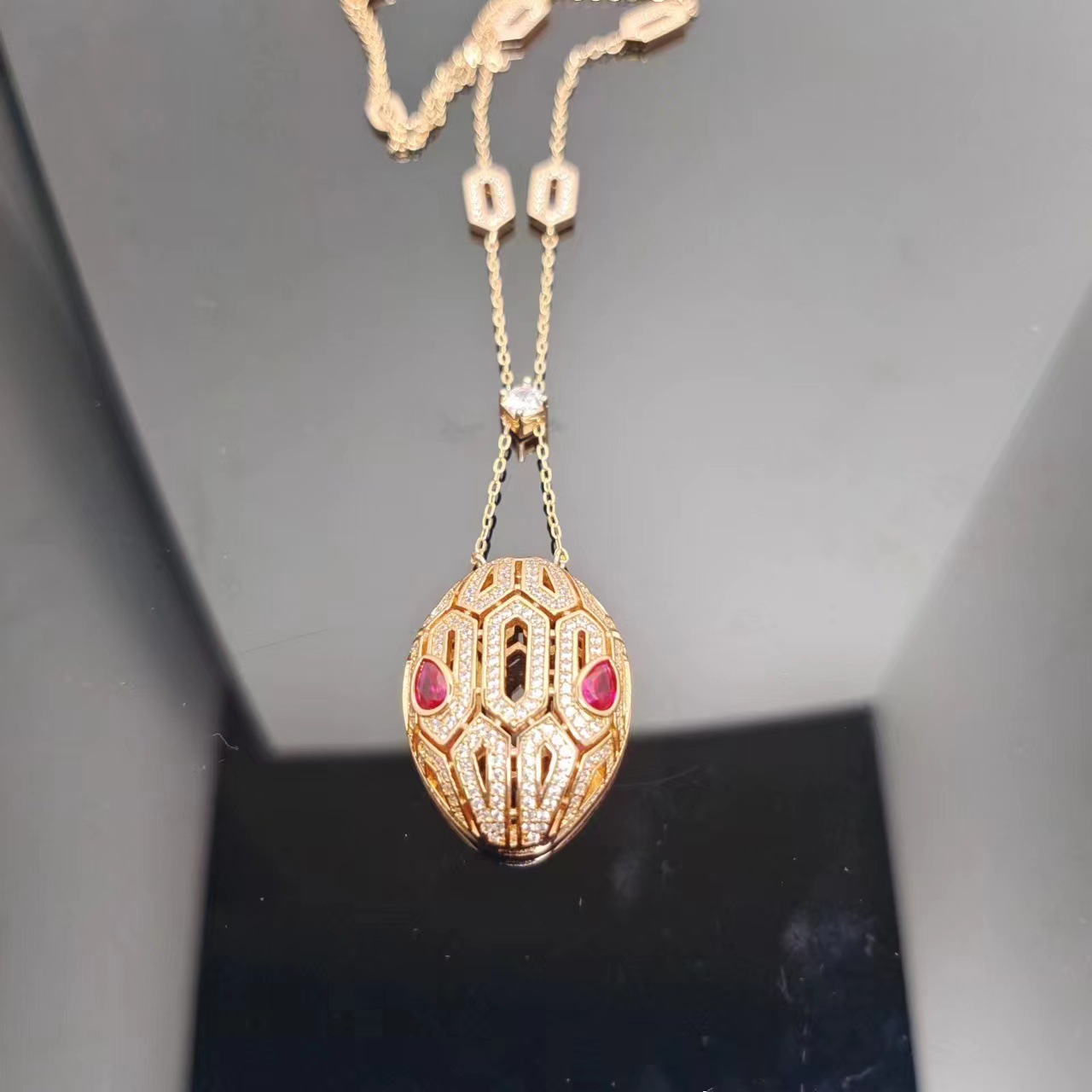 ゴールドアクセサリー 蛇モチーフ ラグジュアリーネックレス