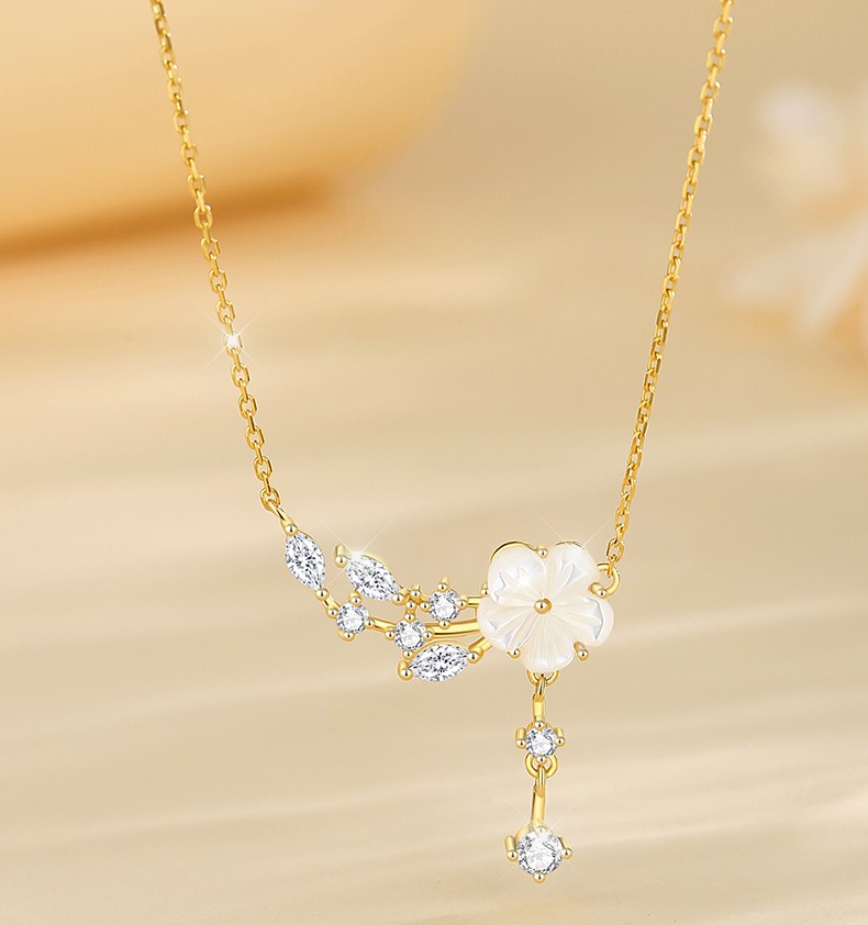 ゴールドアクセサリー 小花モチーフ しずく ネックレス