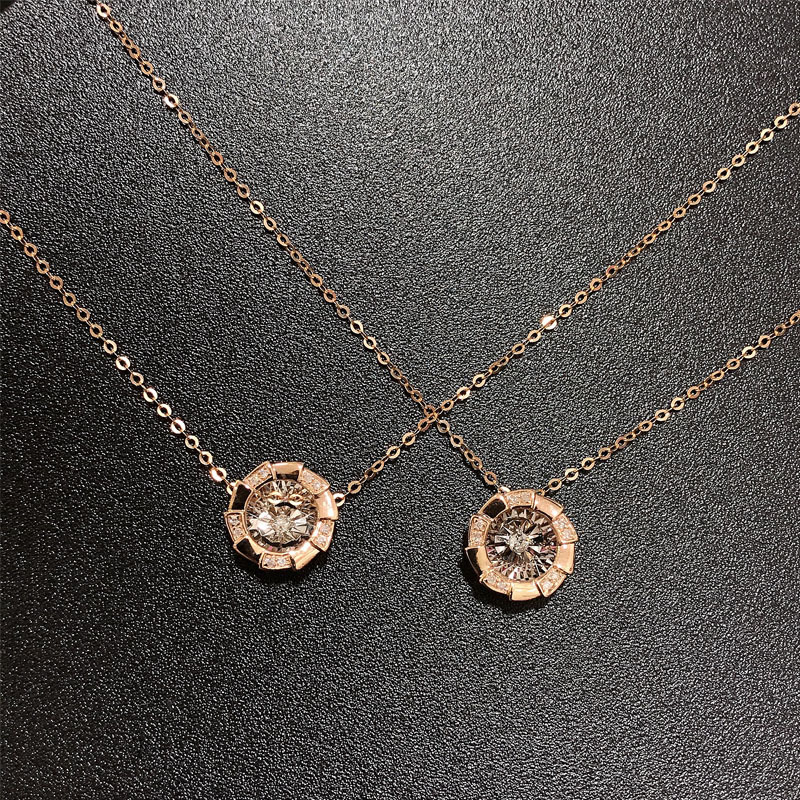 ゴールドアクセサリー 煌めき華紋ネックレス