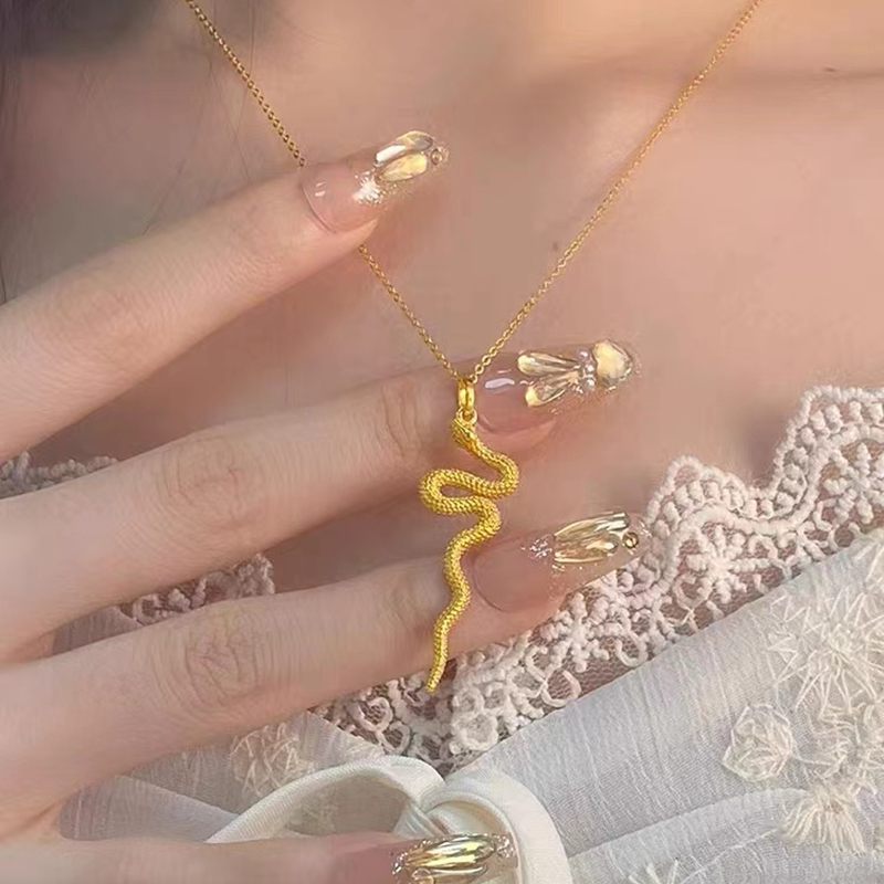ゴールドアクセサリー 蛇モチーフ ペンダントネックレス