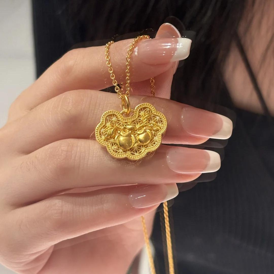 ゴールドアクセサリー 四葉フォルムりんごペンダント