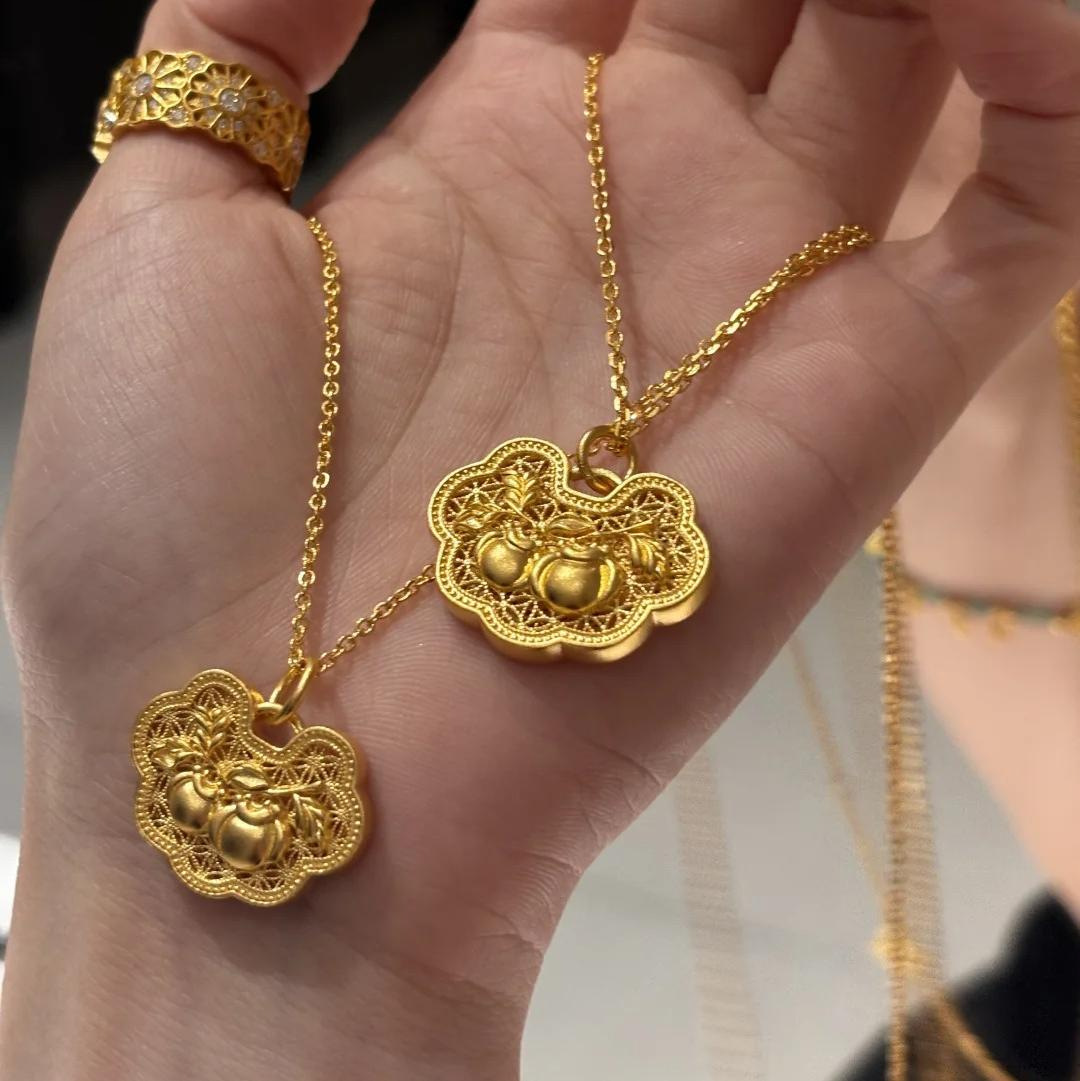 ゴールドアクセサリー 四葉フォルムりんごペンダント