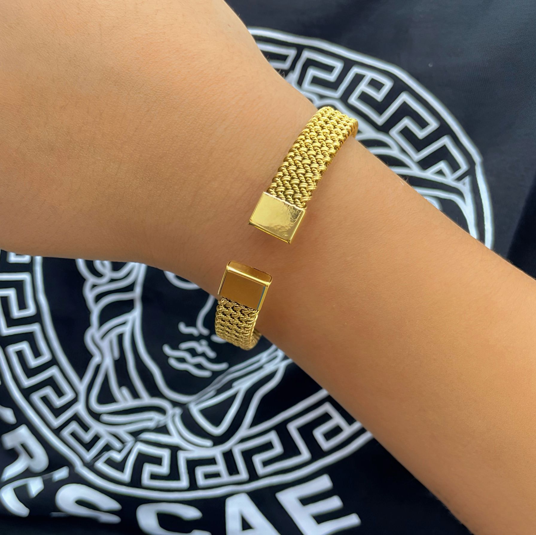 ゴールドアクセサリー 編み込みメッシュカフブレスレット