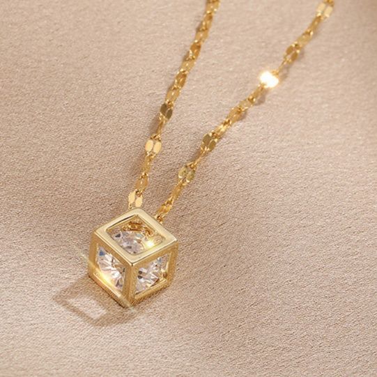 ゴールドアクセサリー ネックレス 光彩立方体 ネックレス