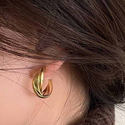 ゴールドアクセサリー ツイストフープ型イヤーカフピアス