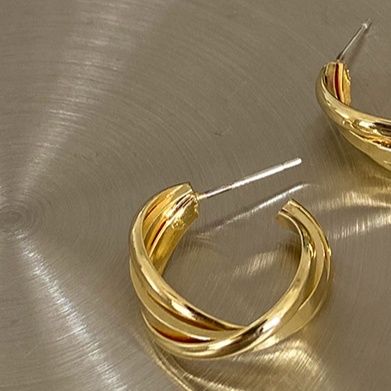 ゴールドアクセサリー ツイストフープ型イヤーカフピアス