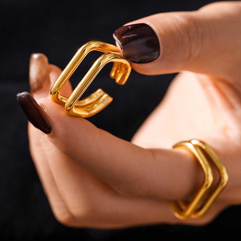 自分らしさを演出する！ゴールド リング 重ね 付けにぴったりな5選