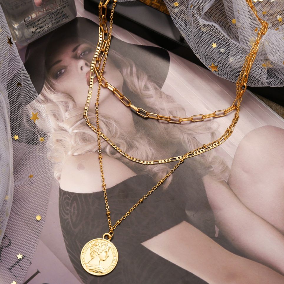 ゴールドアクセサリー 三連チェーン古銭モチーフ重ね付けネックレス