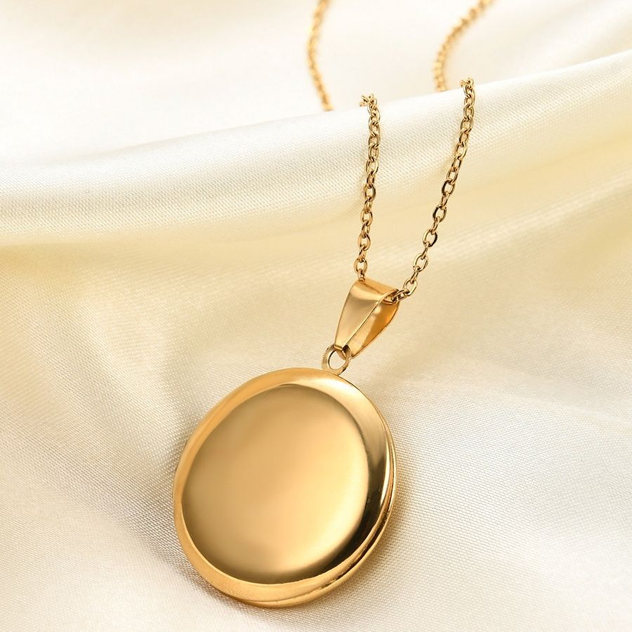 ゴールドアクセサリー 丸型ロケットペンダント付き華奢チェーンネックレス