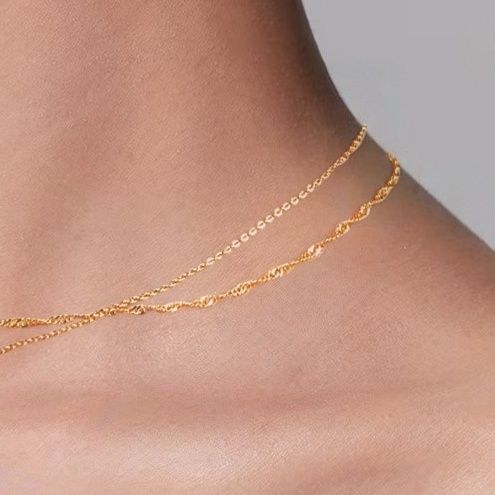 ゴールドアクセサリー 華奢な二連チェーンと一粒石の重ね付けネックレス