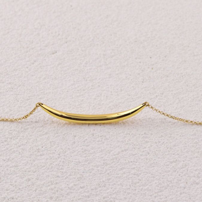 ゴールドアクセサリー 曲線美が輝く華奢バングル繊細チェーン付き