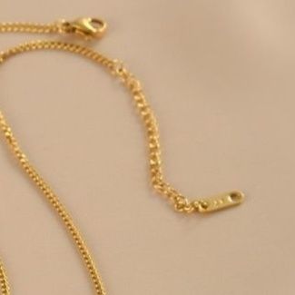 ゴールドアクセサリー エメラルドグリーン天然石の長方形ペンダントネックレス