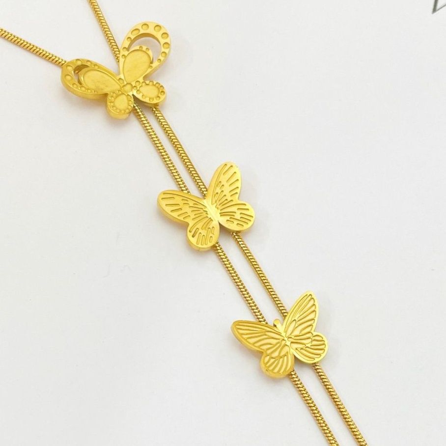 ゴールドアクセサリー 三連蝶モチーフ縦型華やかネックレス