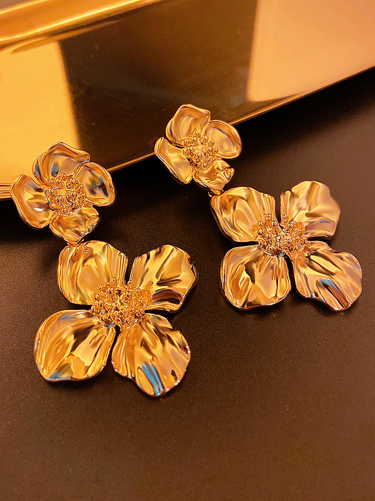 ゴールドアクセサリー 花びら重ねドロップピアス