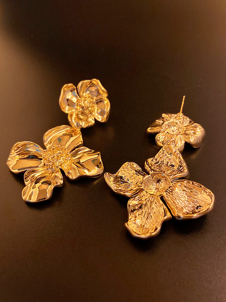 ゴールドアクセサリー 花びら重ねドロップピアス