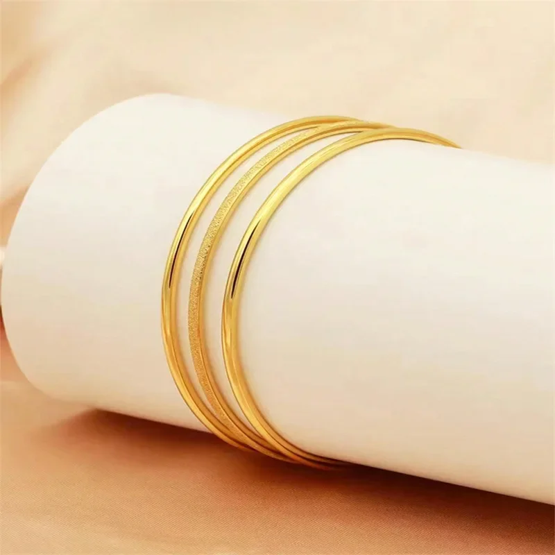 ゴールドアクセサリー 三重重ね巻き輝き加工バングル