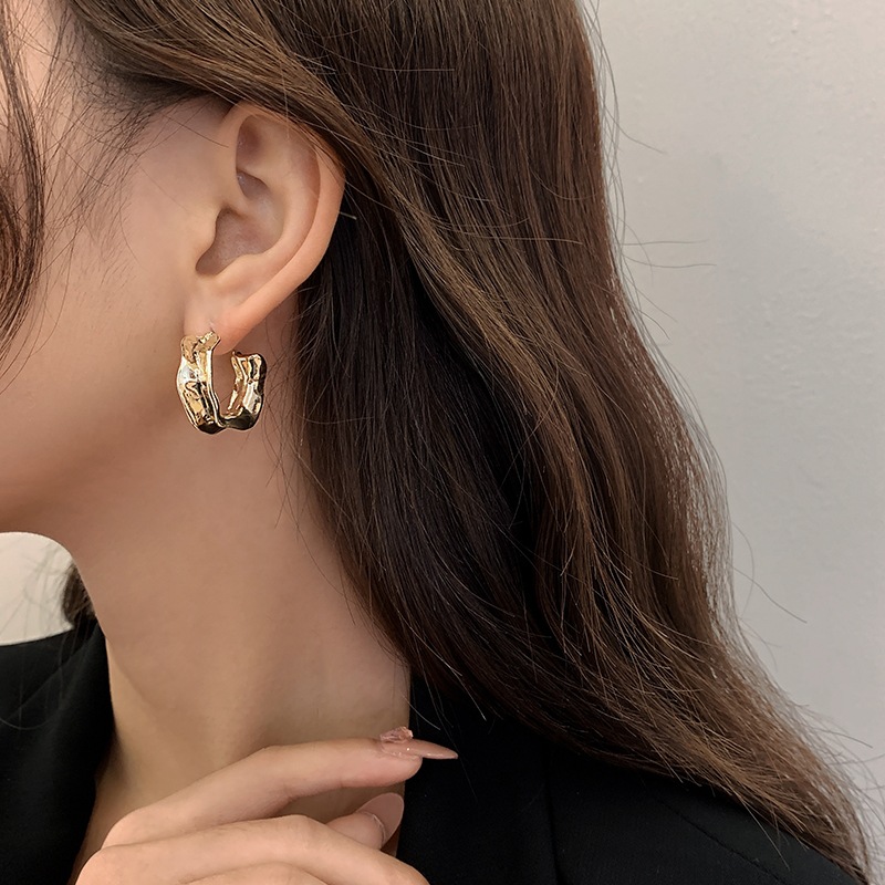 ゴールドアクセサリー 立体模様フープピアス