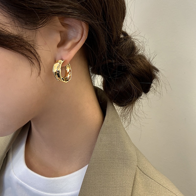 ゴールドアクセサリー 立体模様フープピアス