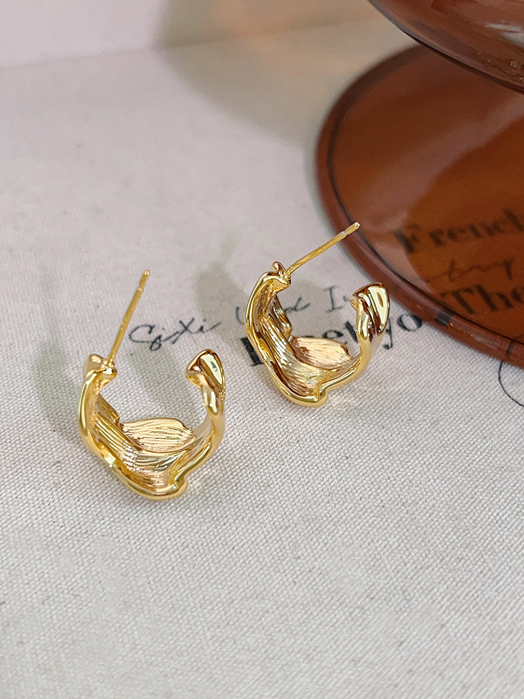 ゴールドアクセサリー 波紋うねりピアス