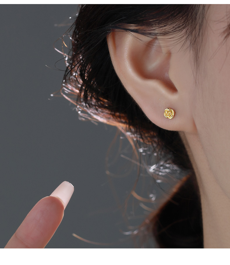 ゴールドアクセサリー エレガント薔薇モチーフスタッドピアス