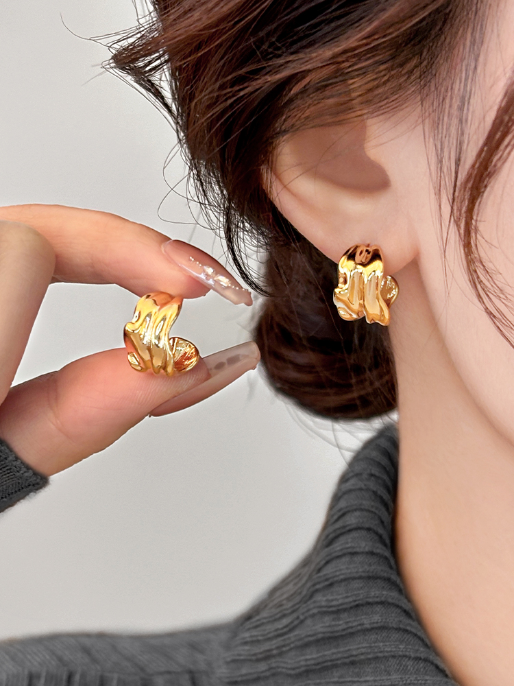 ゴールドアクセサリー 波紋うねりピアス