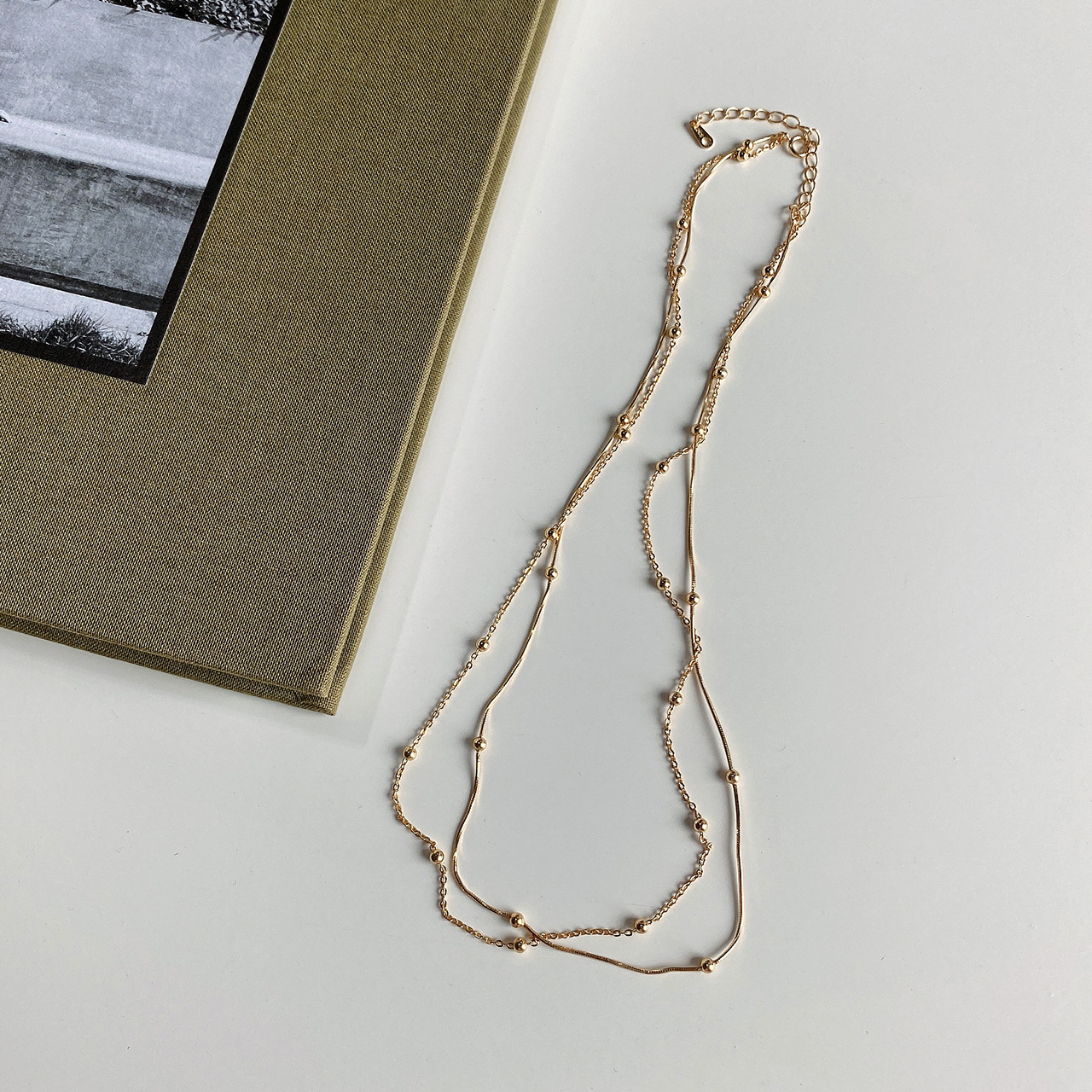 ゴールドアクセサリー 繊細チェーン重ね付け風多層デザインネックレス