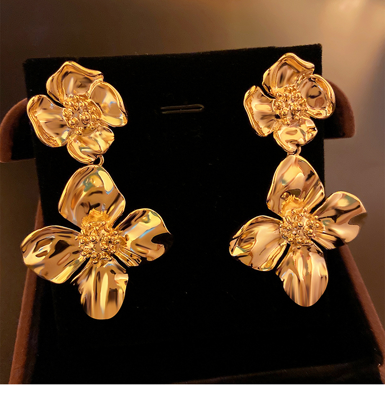 ゴールドアクセサリー 花びら重ねドロップピアス