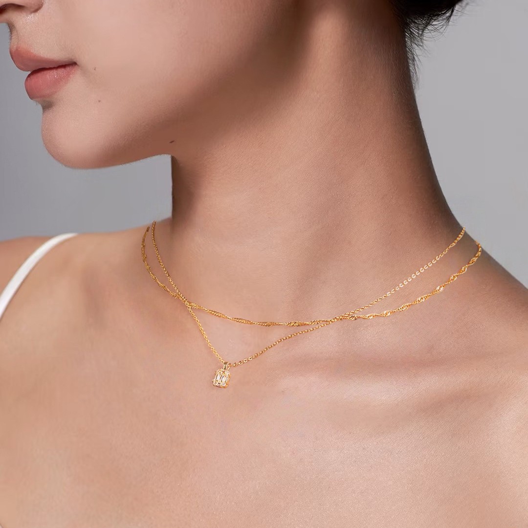 ゴールドアクセサリー 華奢な二連チェーンと一粒石の重ね付けネックレス