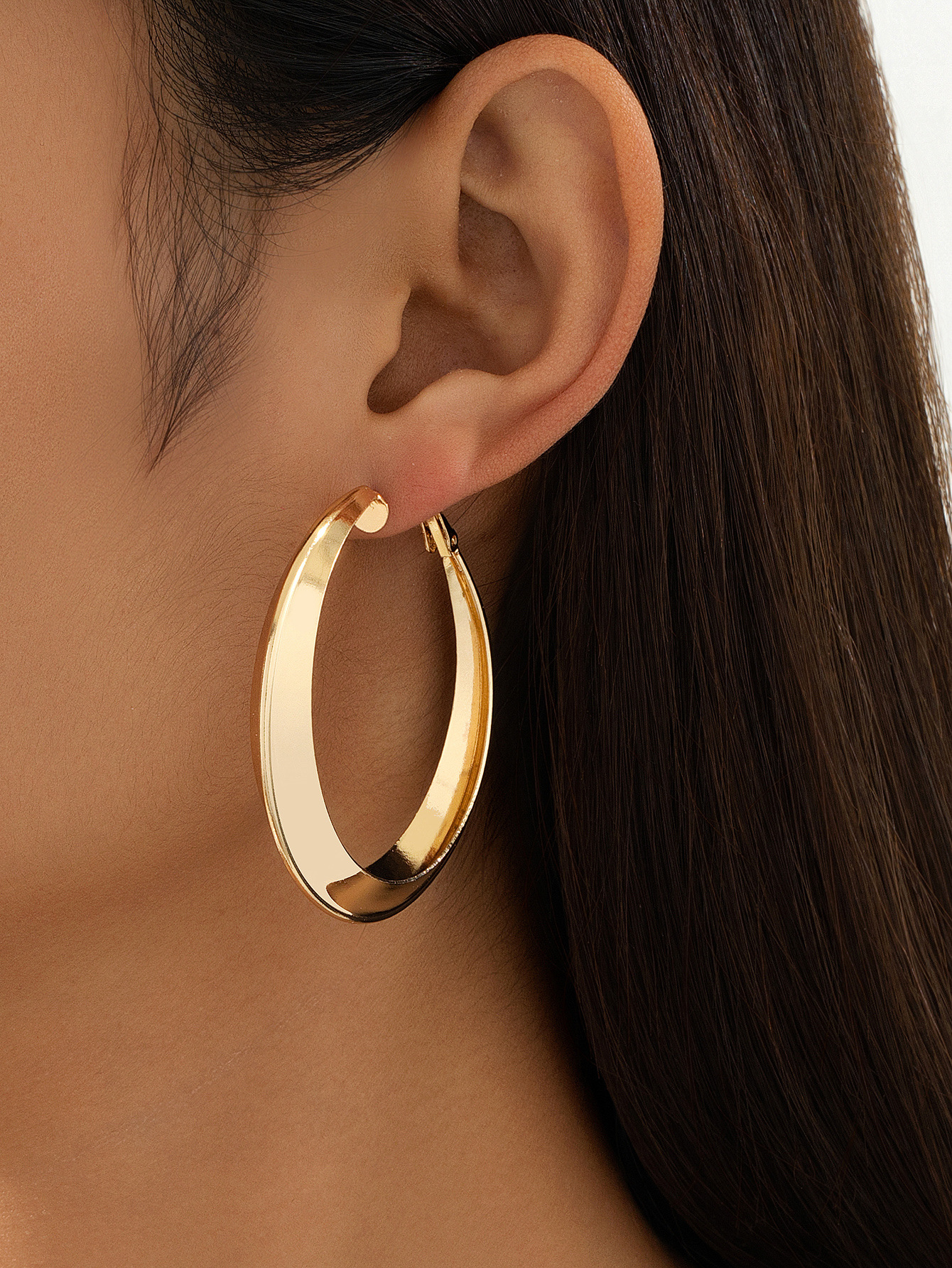 ゴールドアクセサリー 太軸ボリューム楕円輪っか型フープピアス