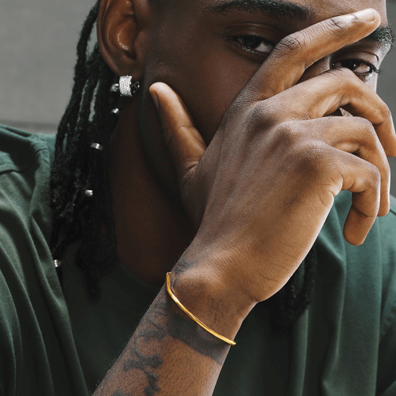 ゴールドアクセサリー 極細螺旋模様上品重ね着けブレスレット