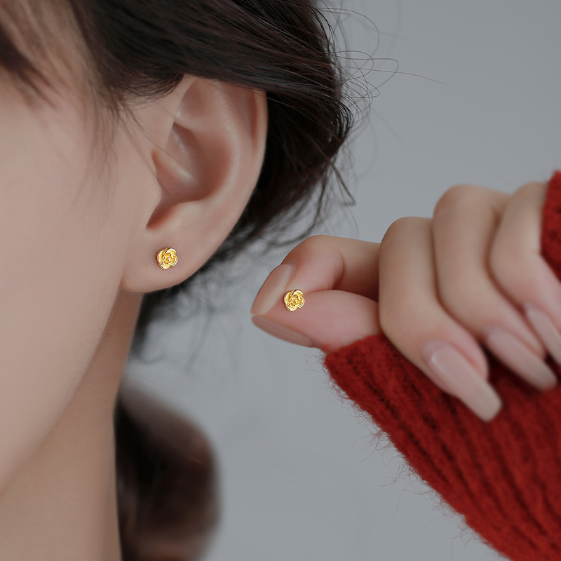 ゴールドアクセサリー エレガント薔薇モチーフスタッドピアス