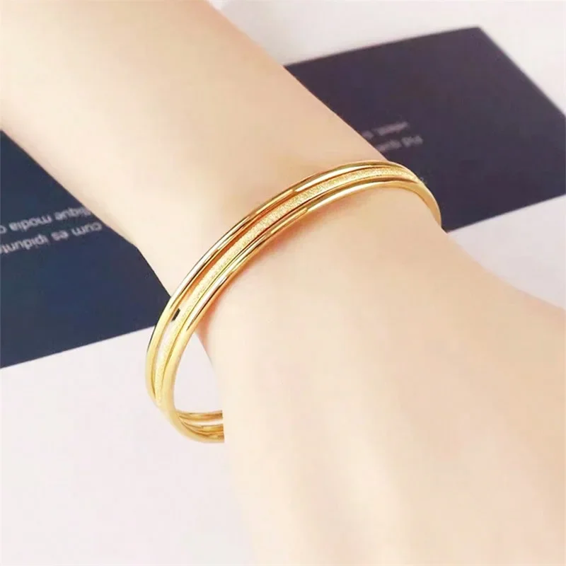 ゴールドアクセサリー 三重重ね巻き輝き加工バングル