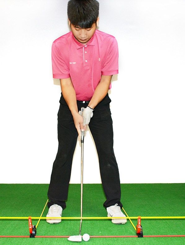 ゴルフ練習器具 姿勢矯正ガイド付きパター練習用軌道確認器具