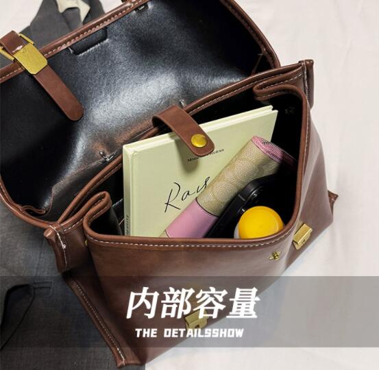 きれいめカジュアル 合成皮革ショルダー鞄 斜めがけ手提げ多機能靴収納付き