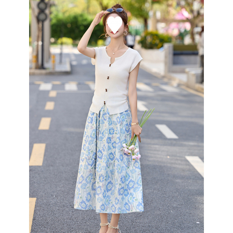 きれいめカジュアル 花柄シフォンタックフレアミディスカート