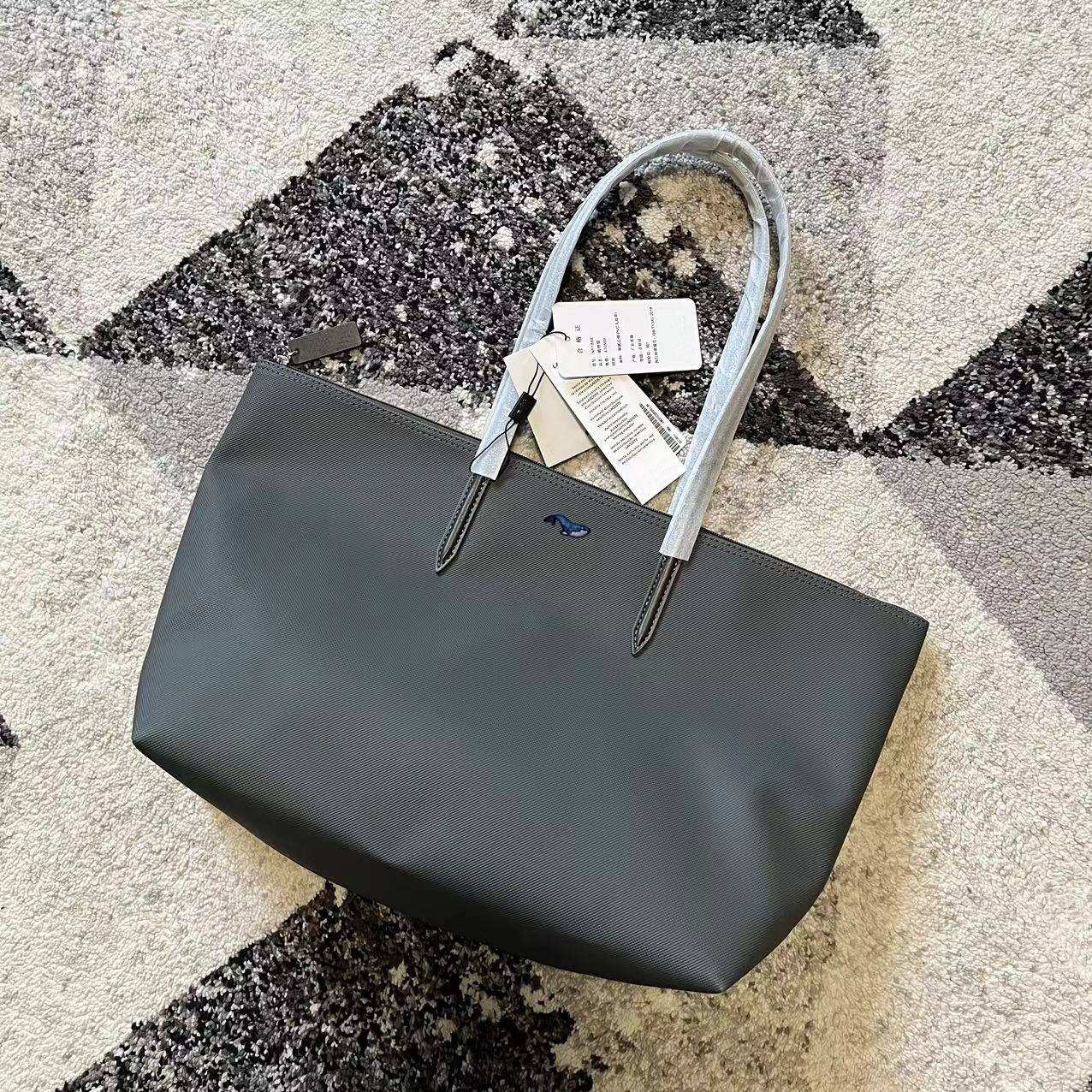 きれいめカジュアル シンプルワンポイント刺繍トートバッグ