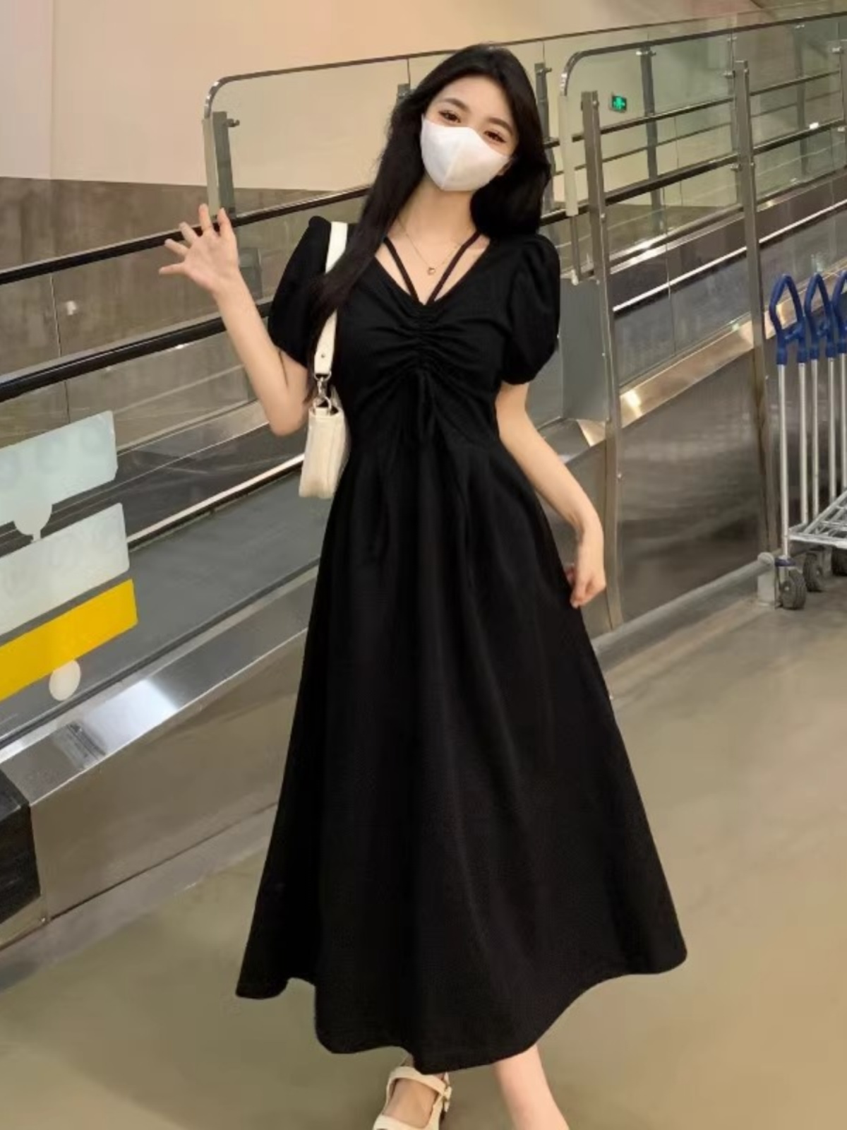 きれいめカジュアル 胸元ギャザー フレアロングワンピース