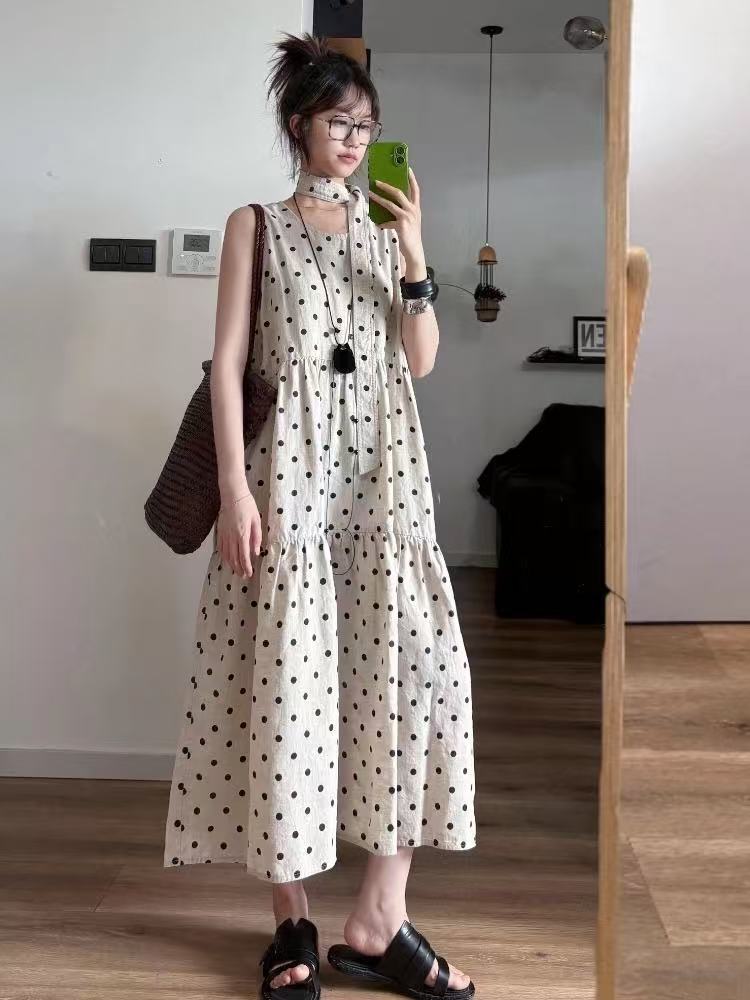 きれいめカジュアル ドット柄ティアードノースリーブロングワンピース