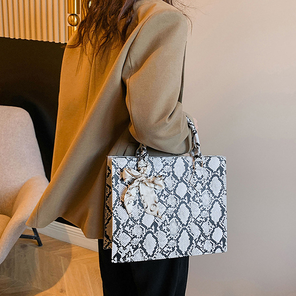 きれいめカジュアル 女性用四角形手提げバッグ蛇柄大容量通勤鞄