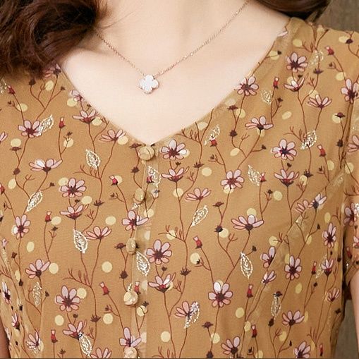 きれいめカジュアル 優美な花模様 ふんわり袖ワンピース