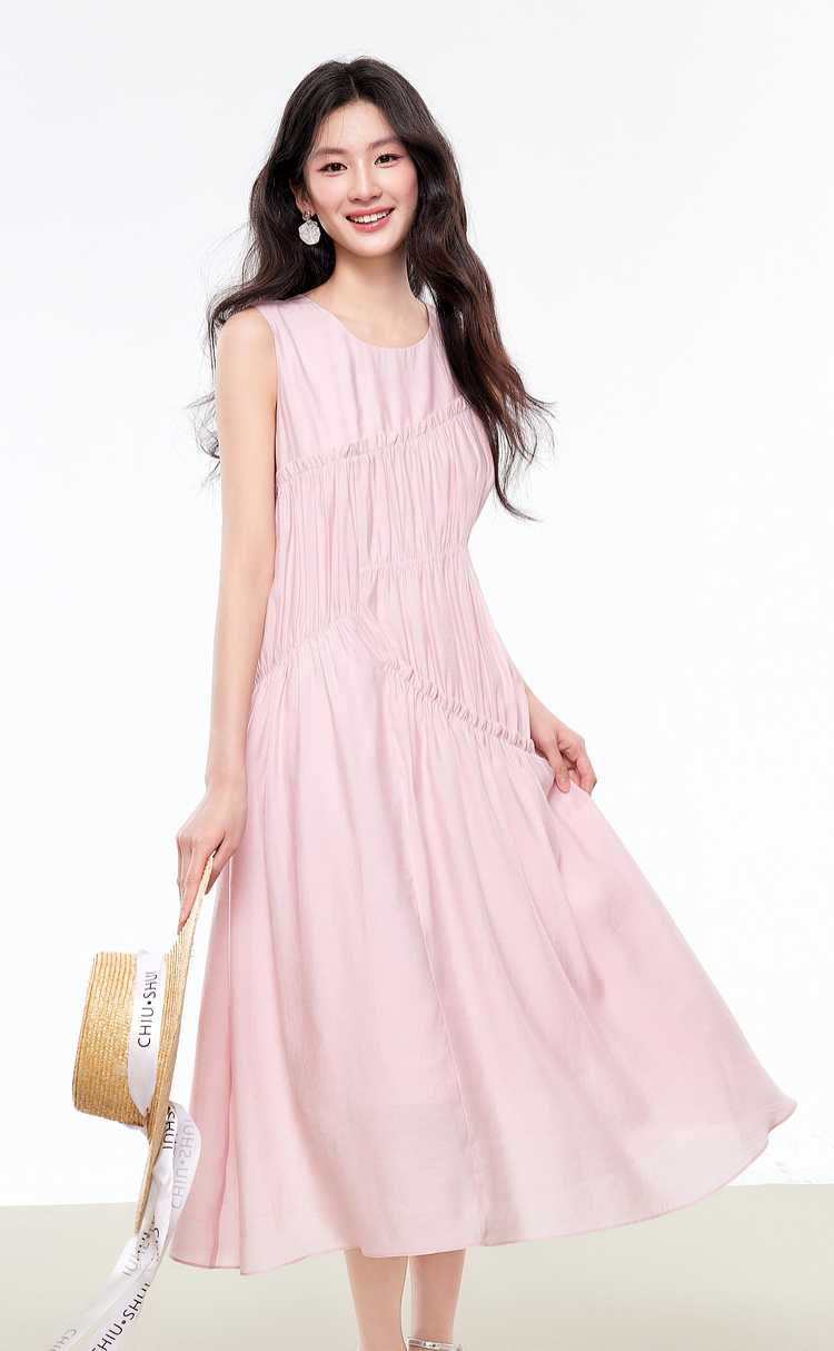 毎日の装いに自信が湧く!きれいカジュアルで女性らしさが引き立つレディースアイテム5選