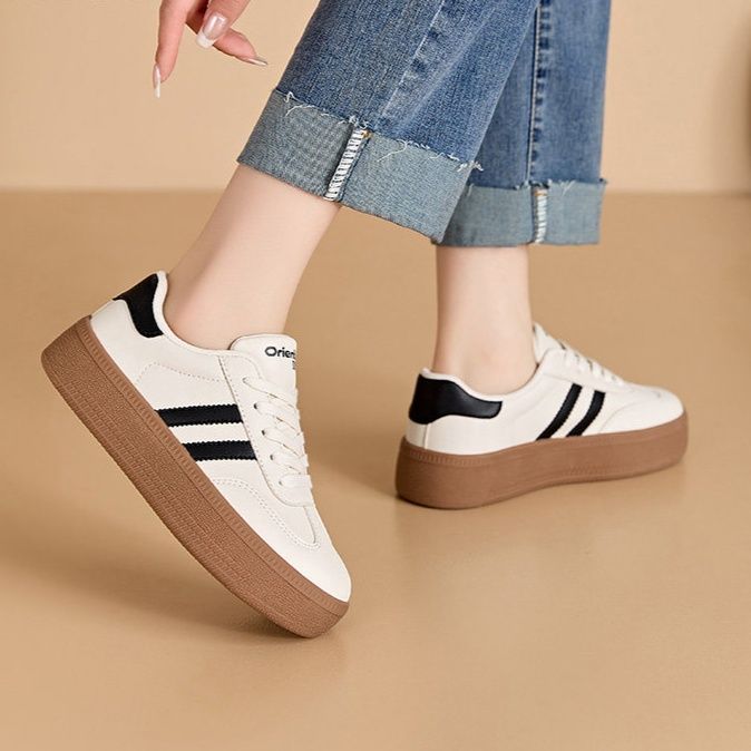 きれいめカジュアル 厚底サイドライン入りレースアップ運動靴
