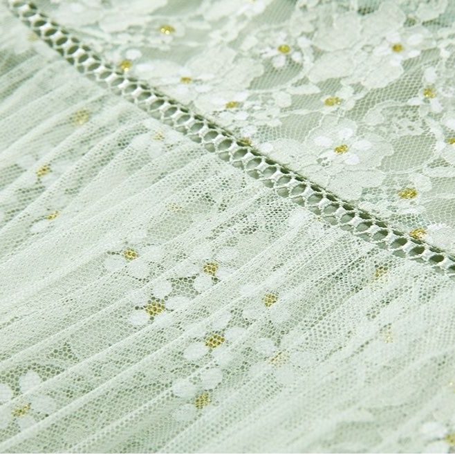 きれいめカジュアル 小花柄レース ふんわり袖ワンピース