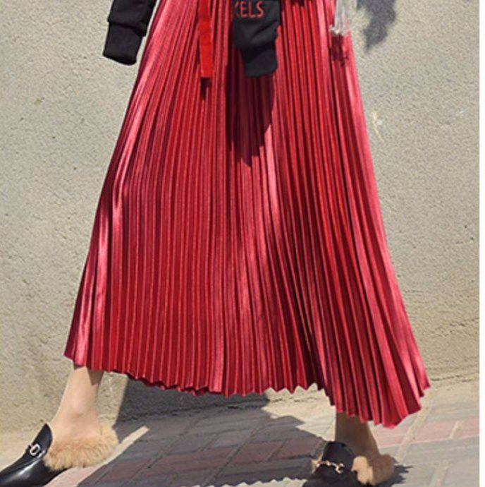 きれいめカジュアル 光沢感のある細プリーツロング丈スカート