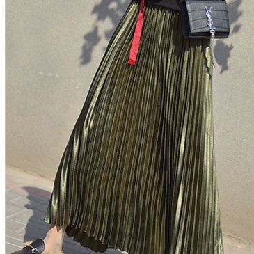 きれいめカジュアル 光沢感のある細プリーツロング丈スカート