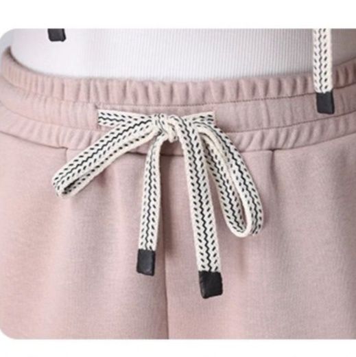 きれいめカジュアル 上品フード付きジップアップスエットセットアップ