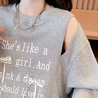 きれいめカジュアル 肩開きデザインロゴプリントスエット