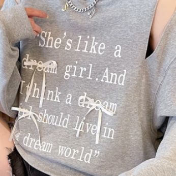 きれいめカジュアル 肩開きデザインロゴプリントスエット