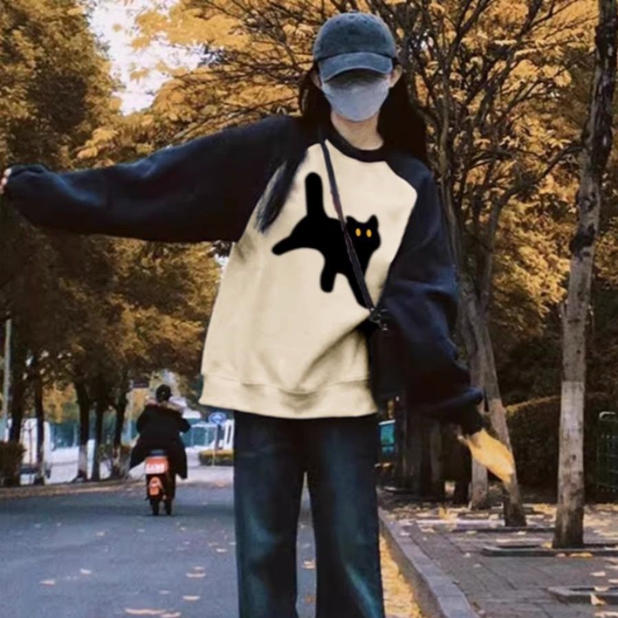 きれいめカジュアル 黒猫刺繍ラグランスリーブ配色スエット